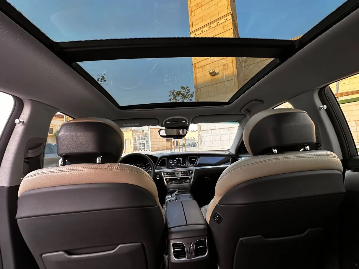 Car image 16