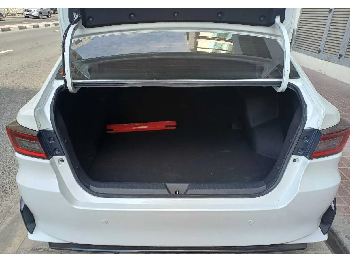 Car image 20
