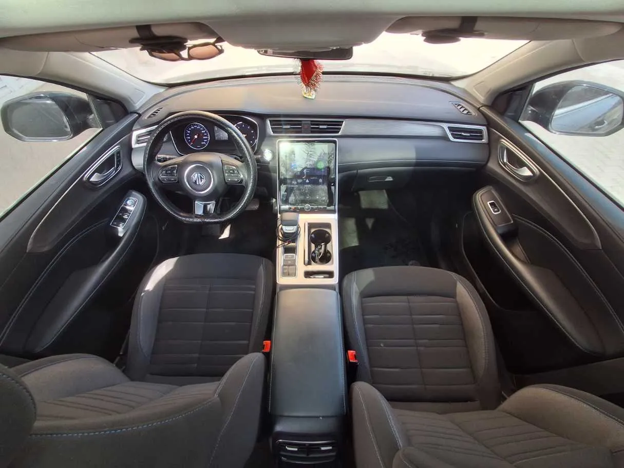 Car image 11