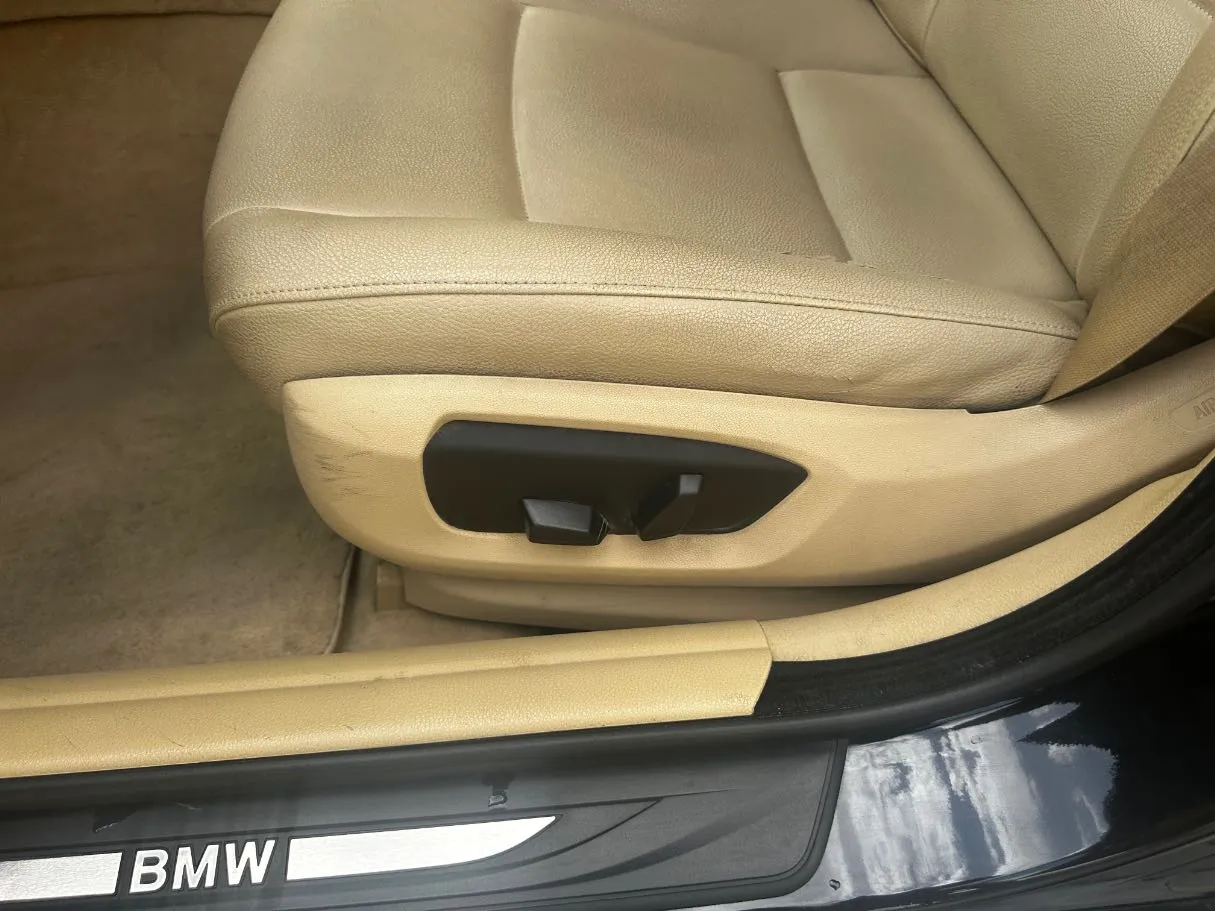 Car image 25