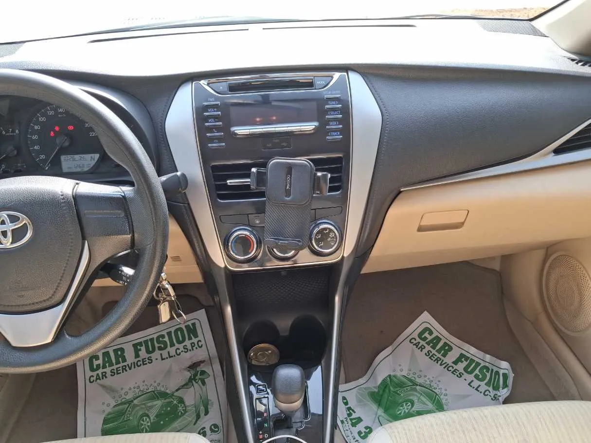 Car image 16