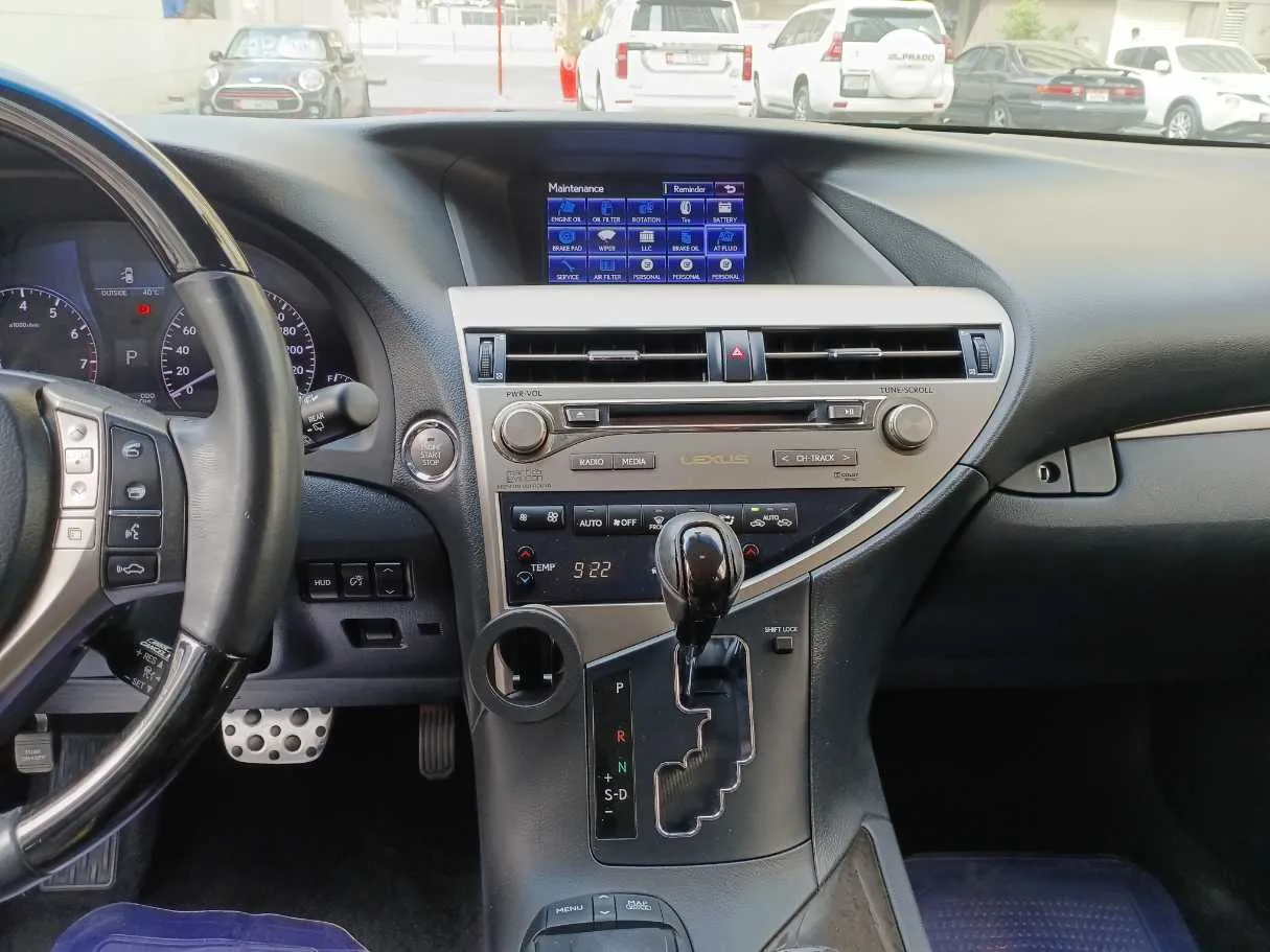Car image 16