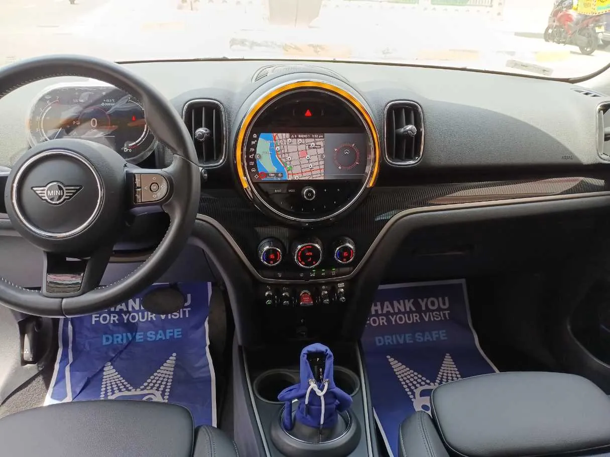 Car image 15