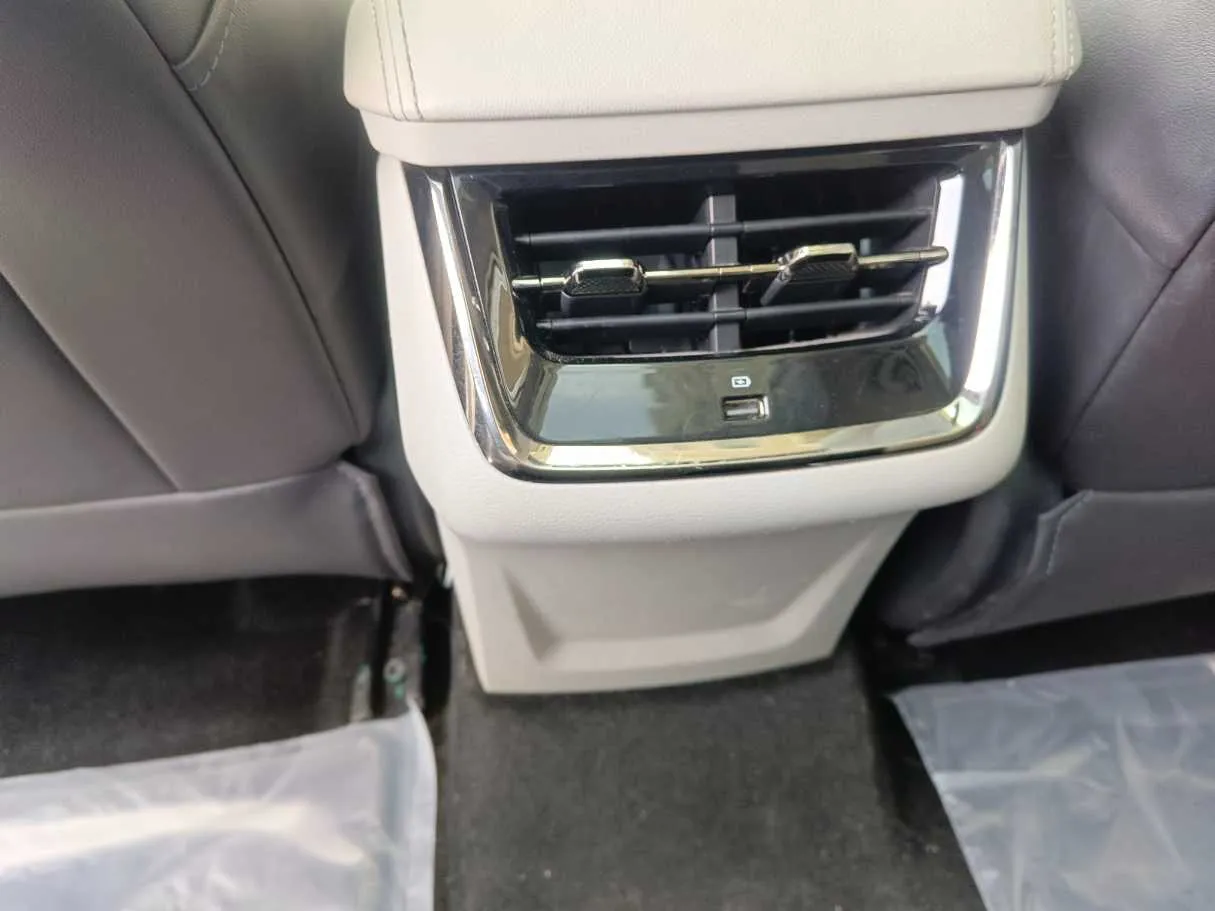 Car image 31