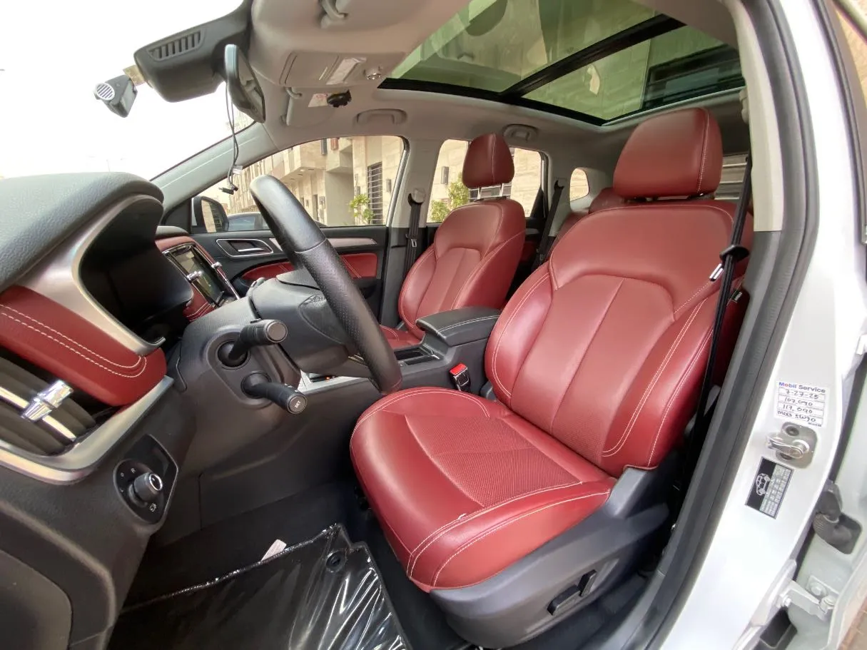 Car image 11