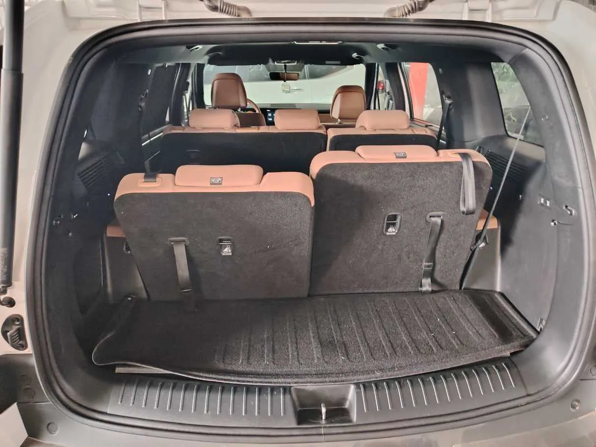 Car image 30