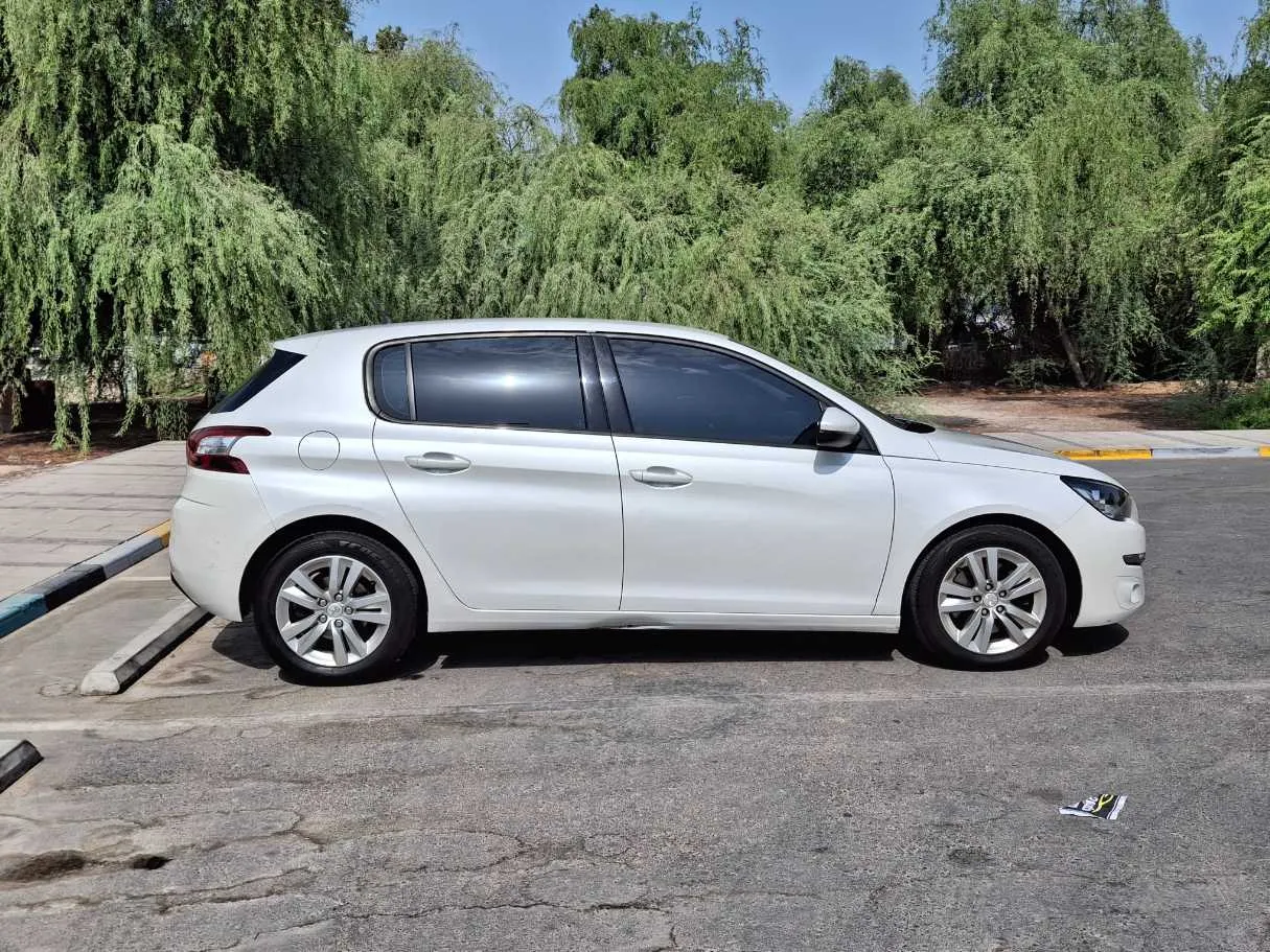 Car image 8