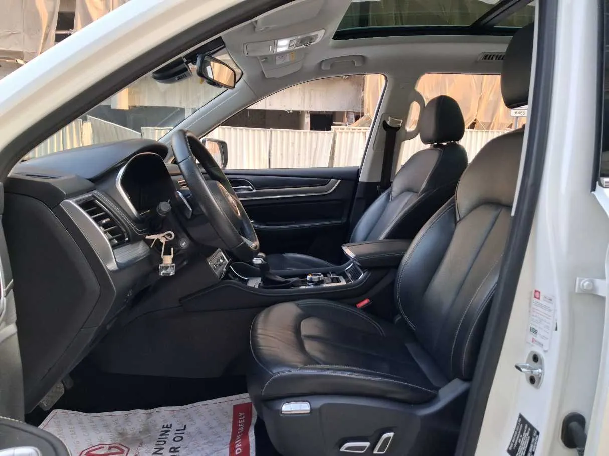 Car image 12