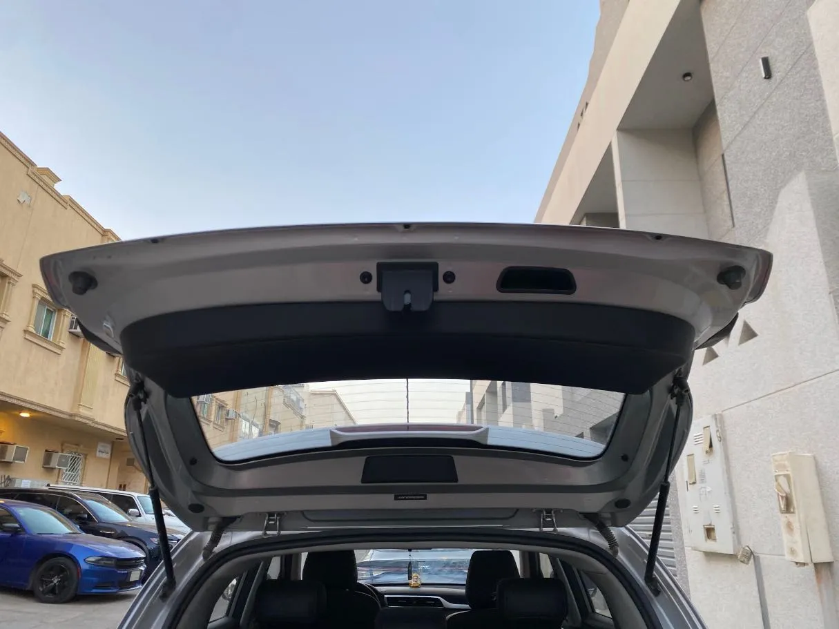 Car image 20