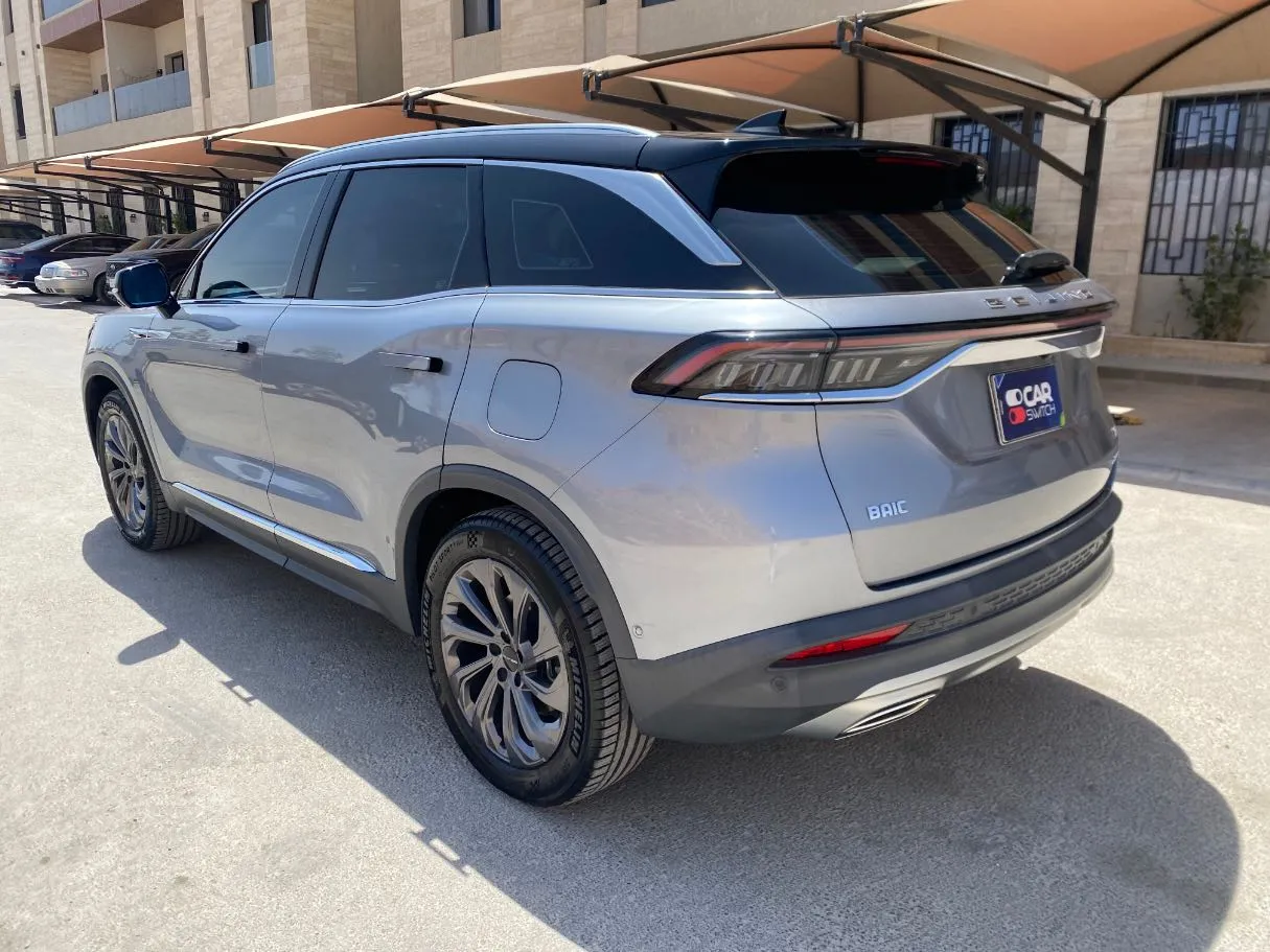 Car image 7