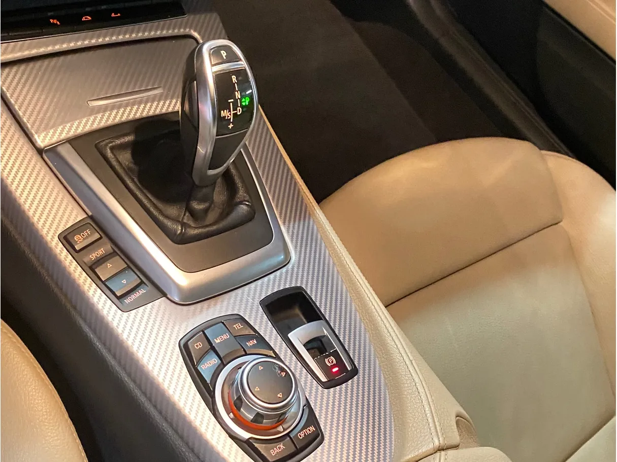 Car image 12