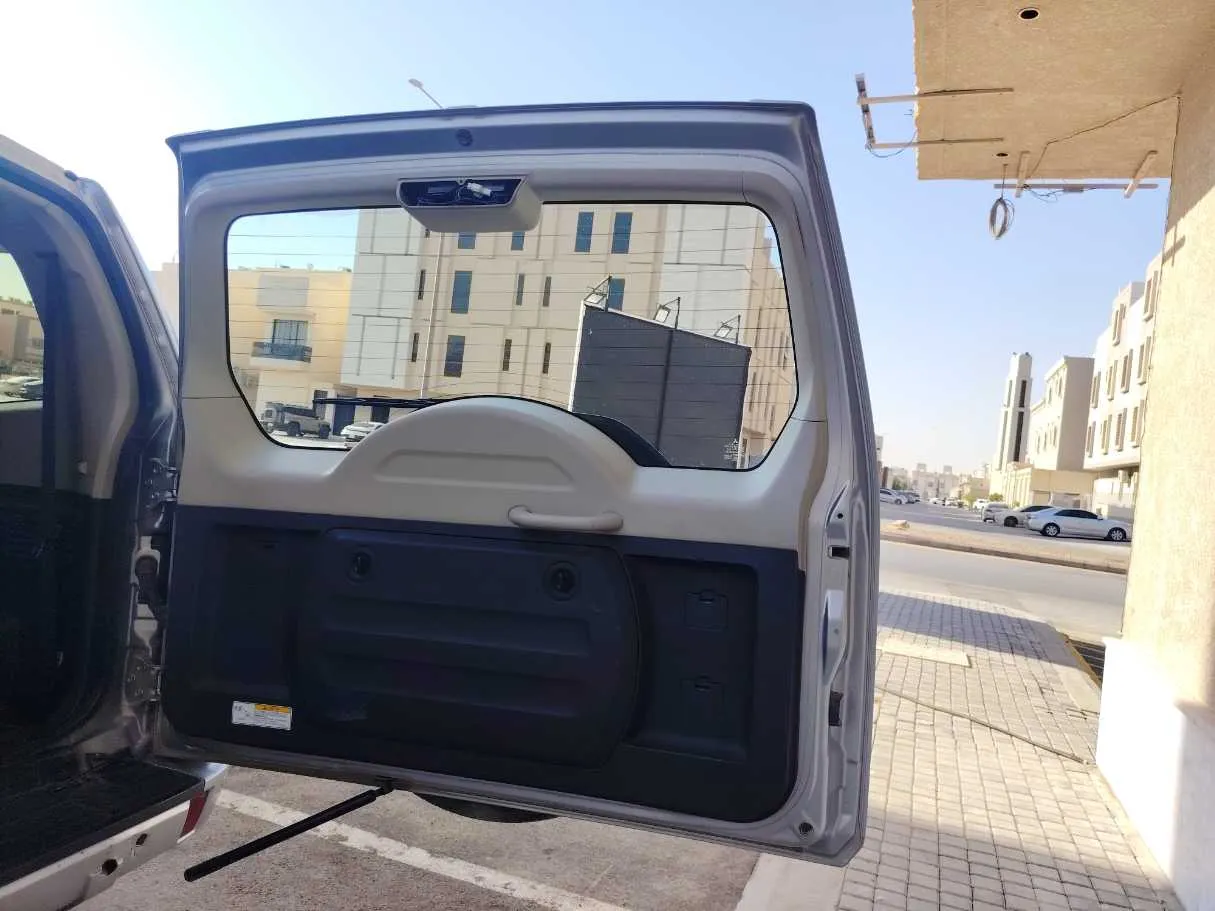 Car image 26