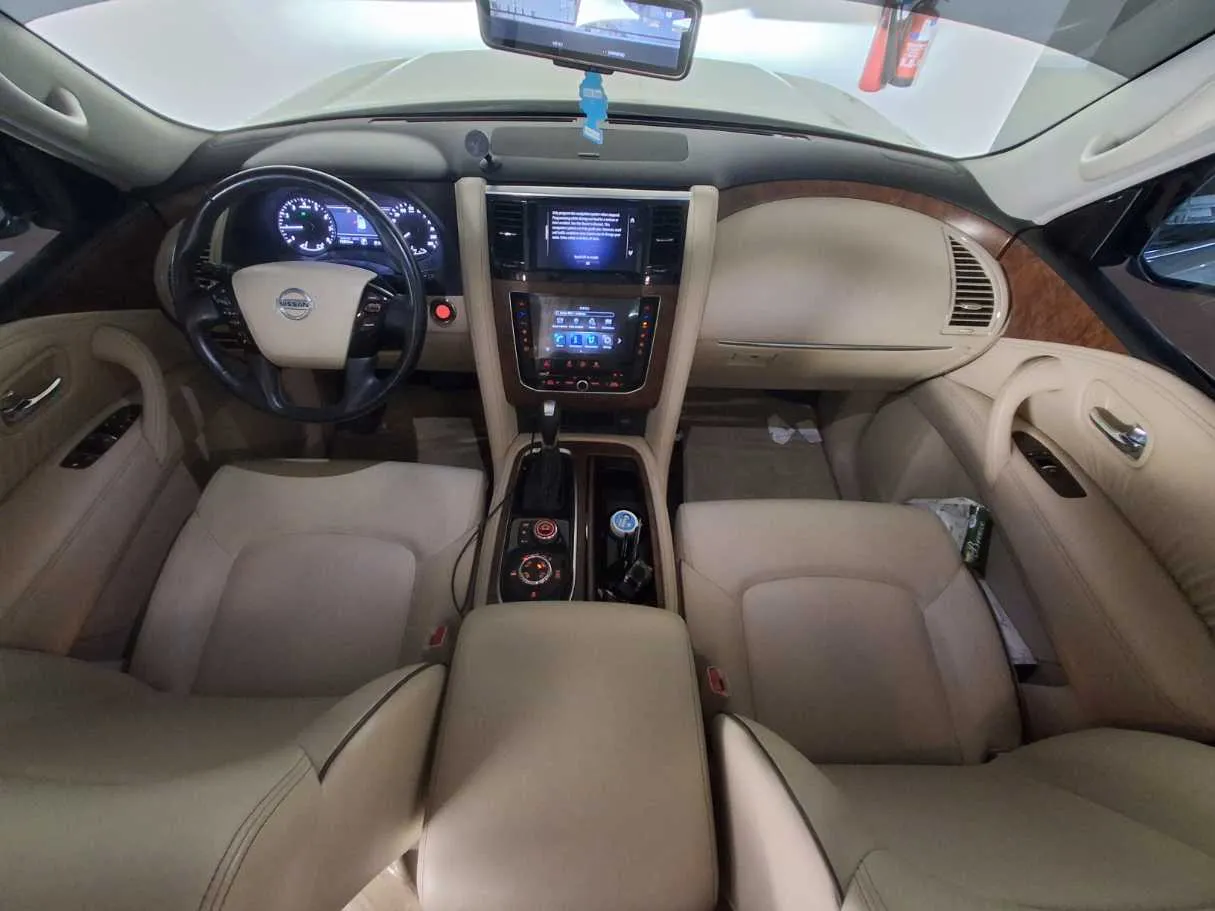 Car image 15