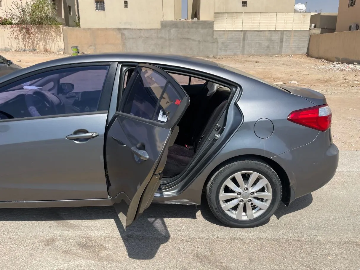 Car image 14