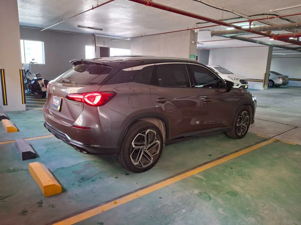 Car image 5