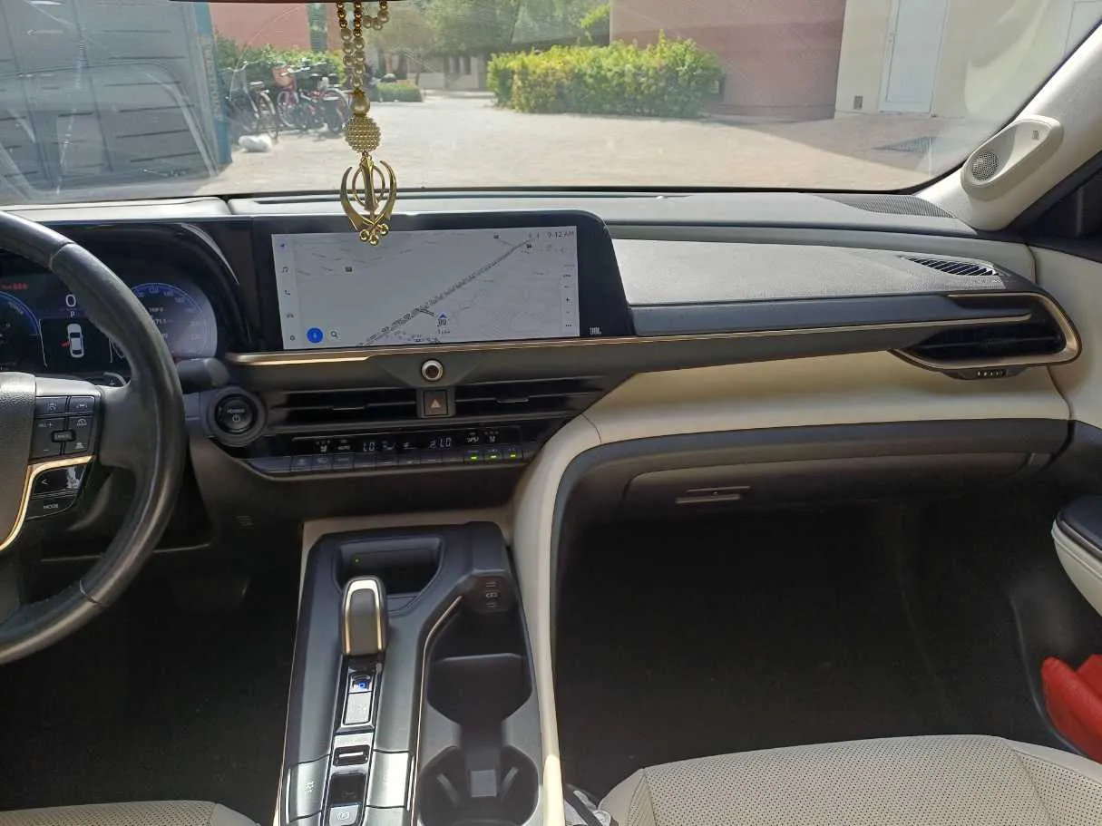 Car image 15