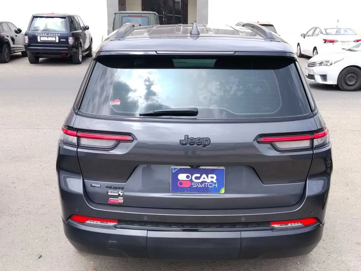 Car image 6
