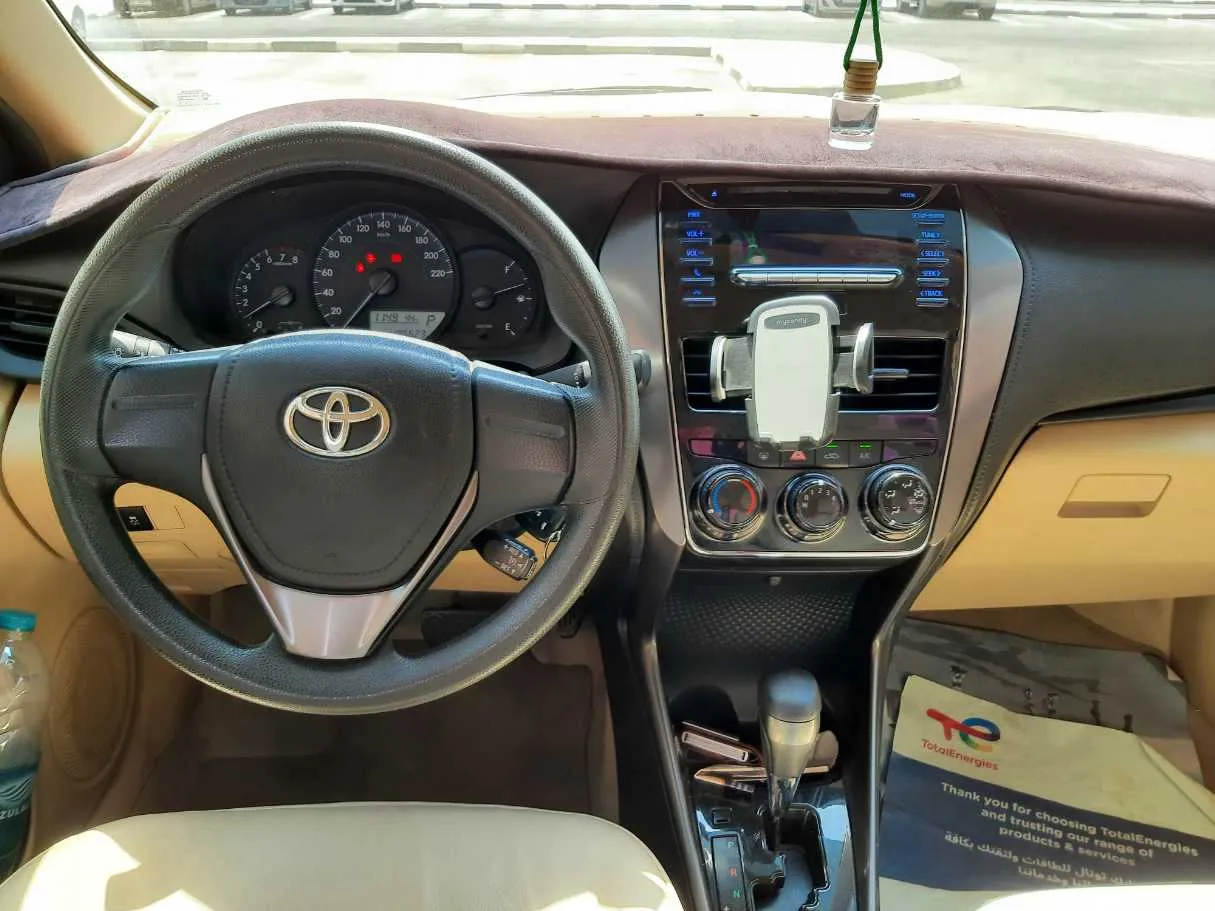 Car image 16