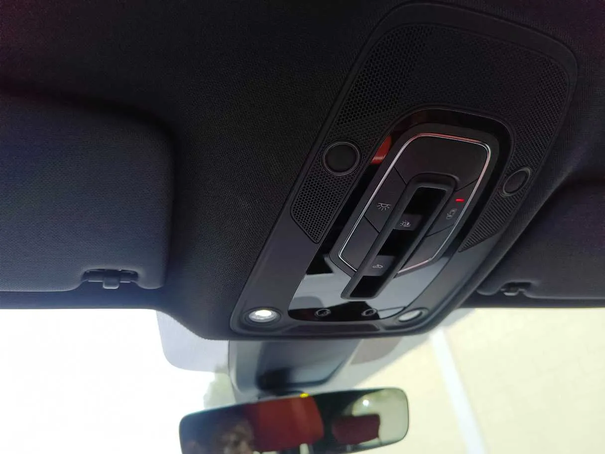 Car image 29