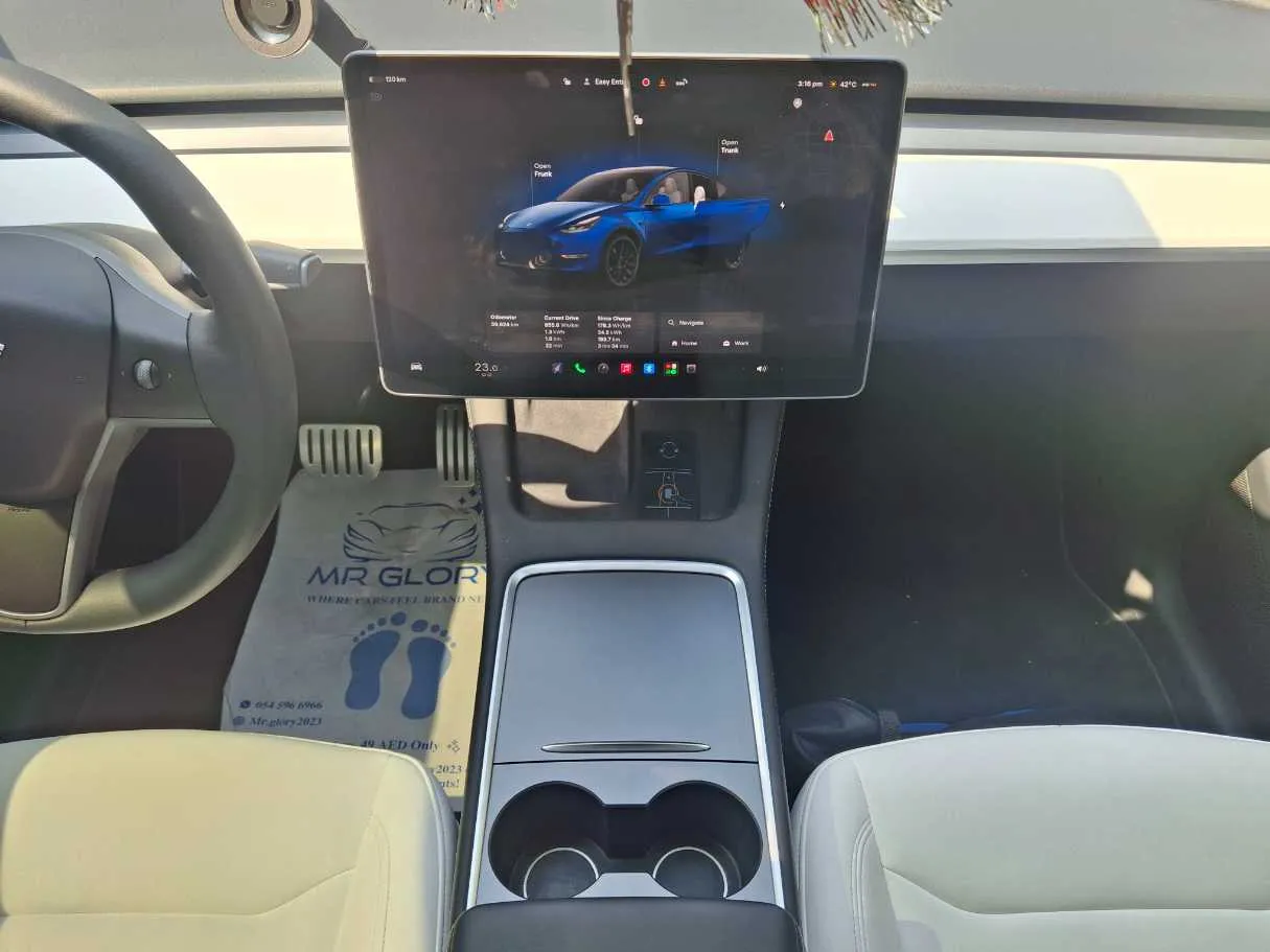 Car image 15