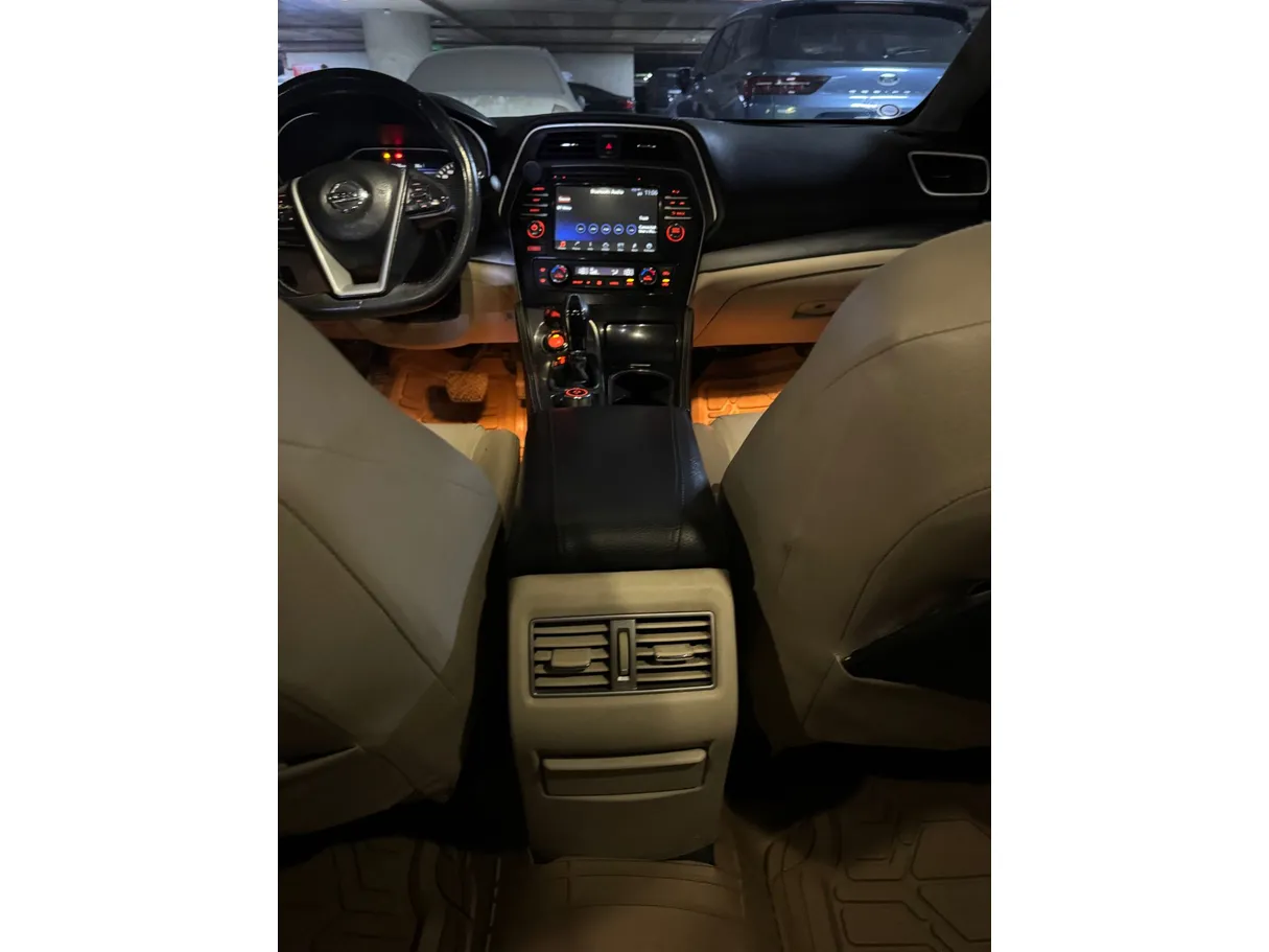 Car image 19