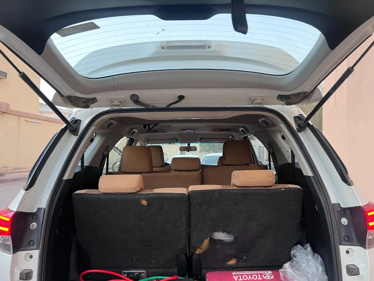 Car image 24