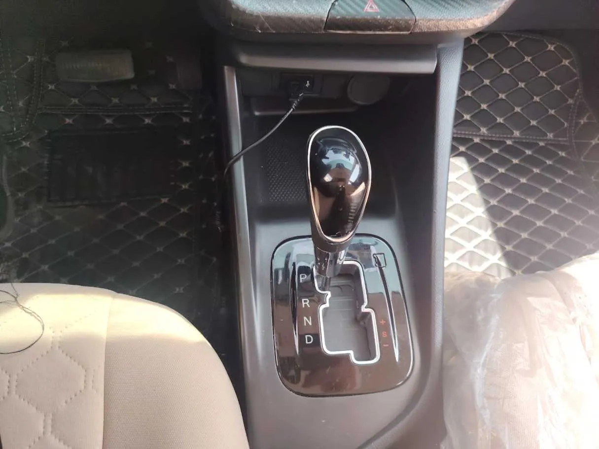 Car image 19