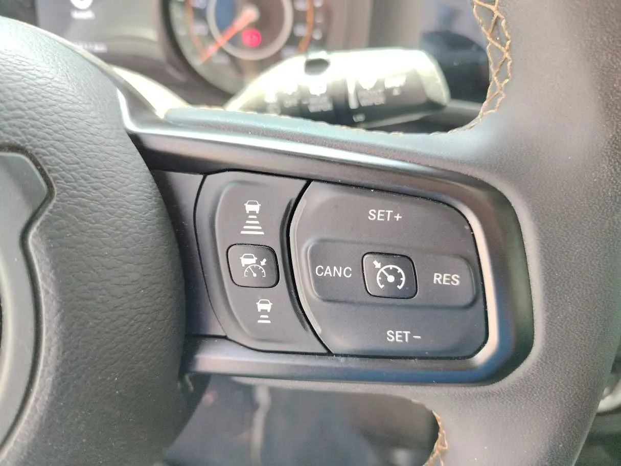 Car image 34