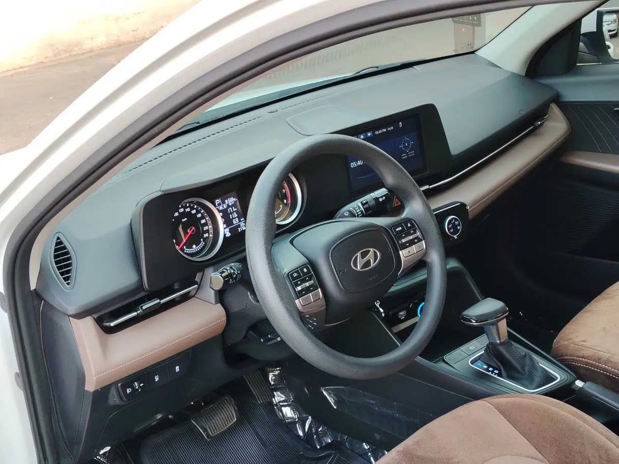 Car image 12