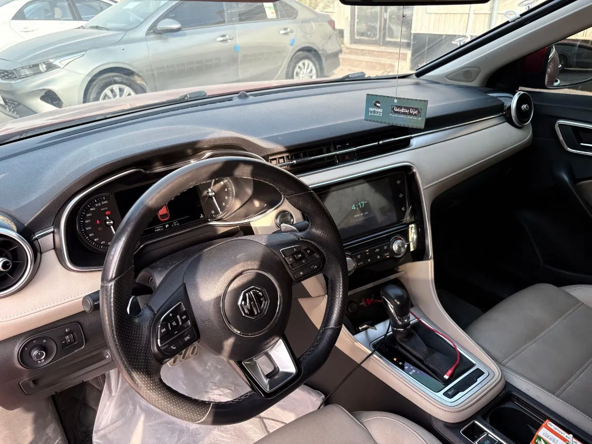 Car image 11