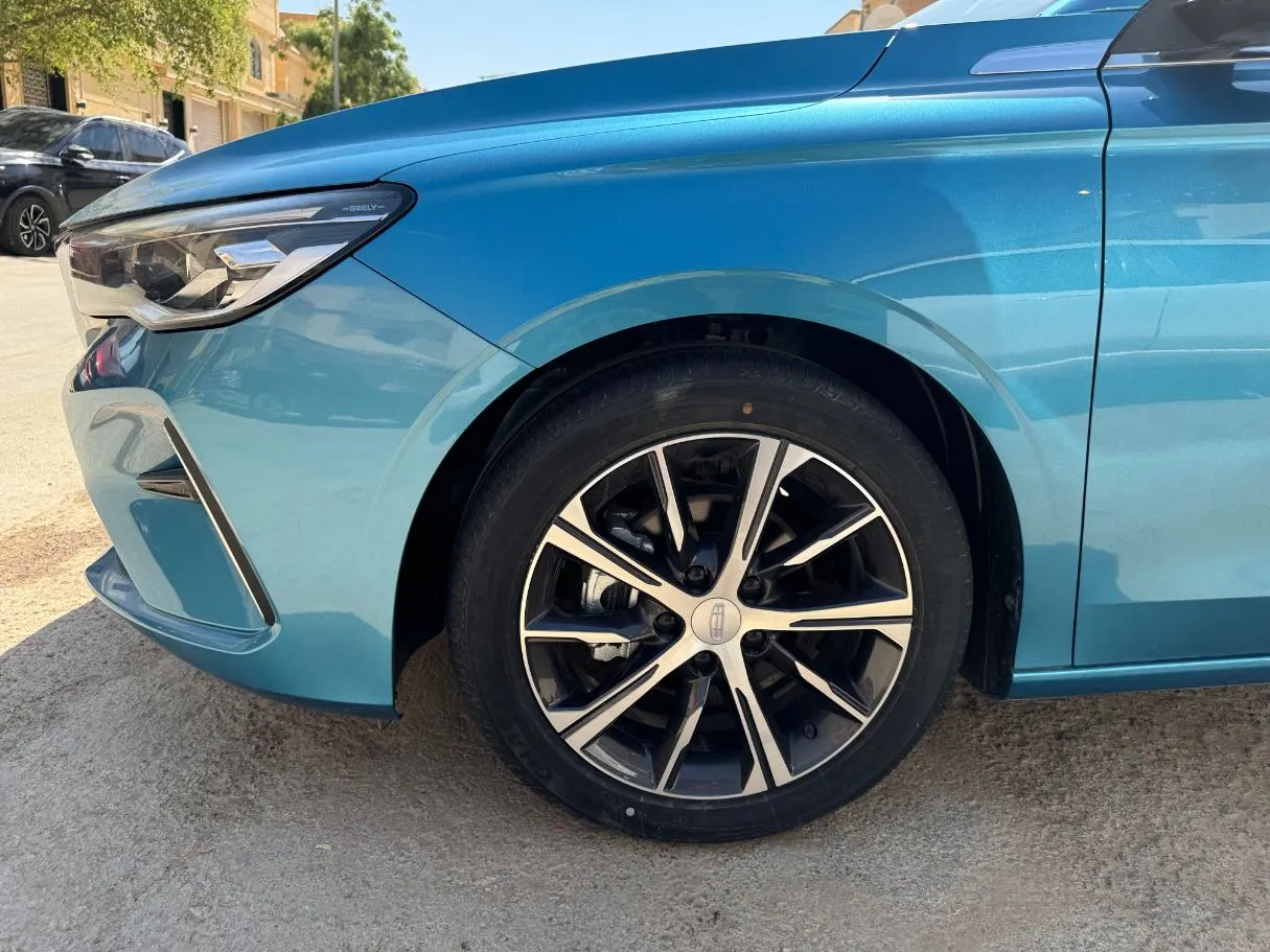 Car image 7