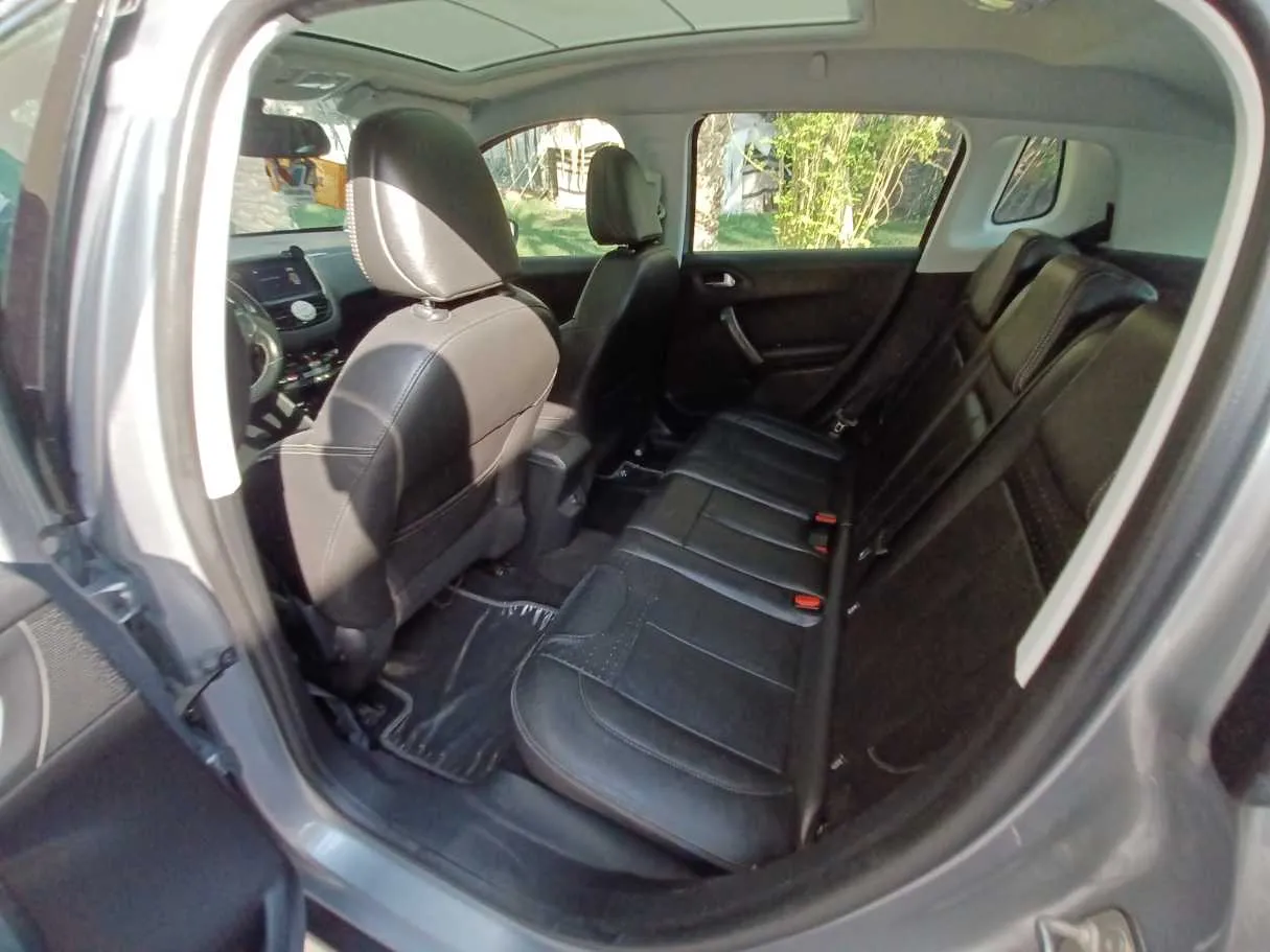 Car image 11