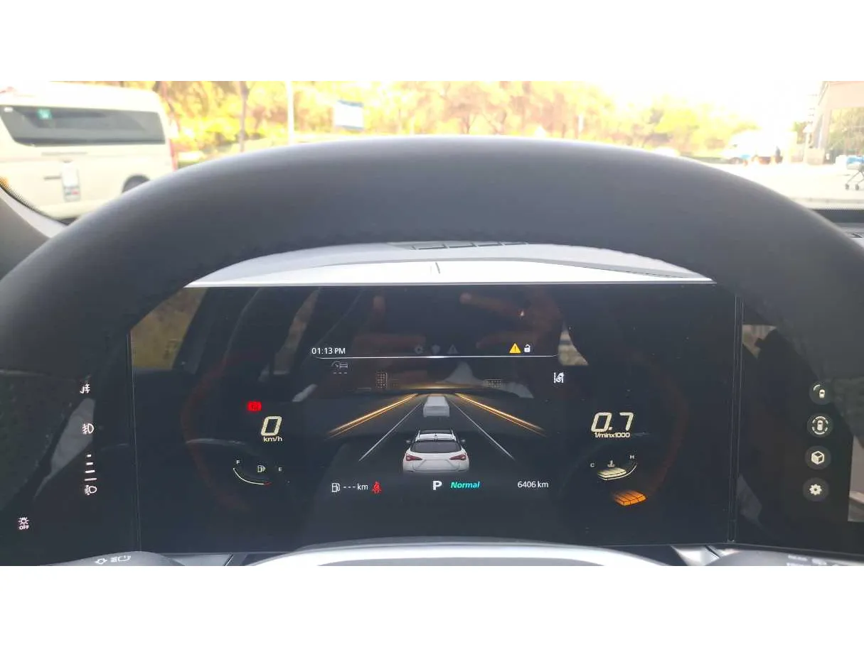 Car image 18