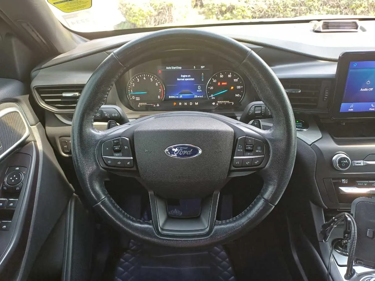 Car image 18
