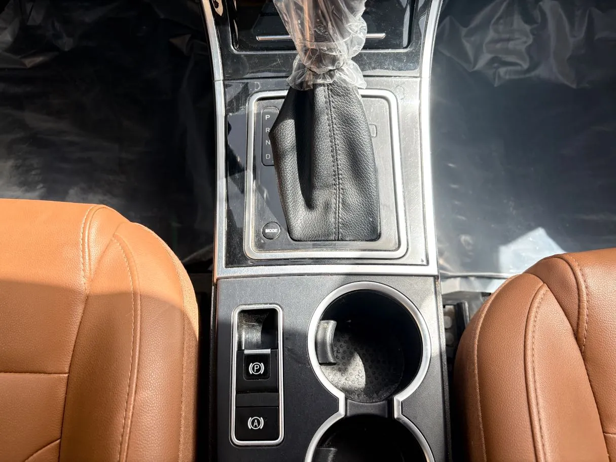 Car image 19