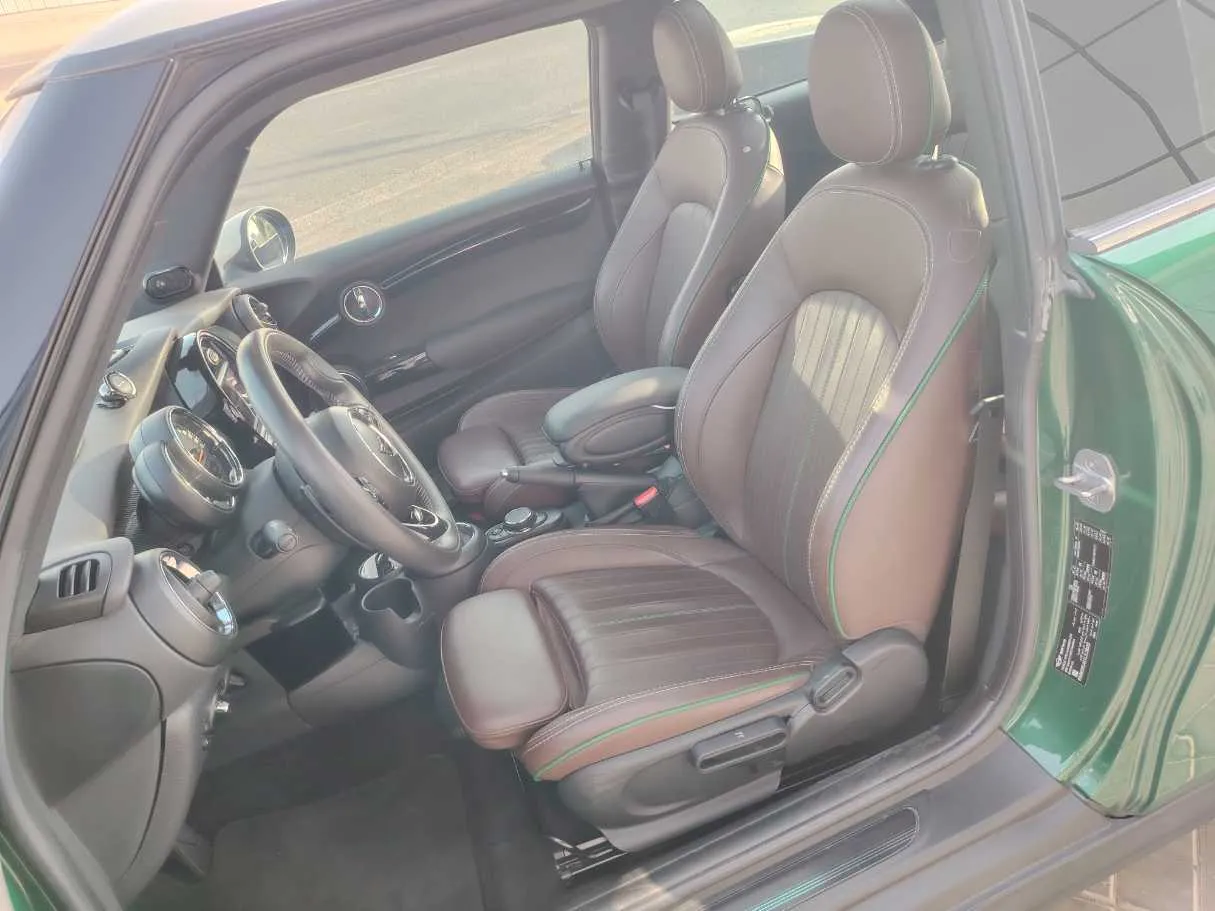 Car image 11