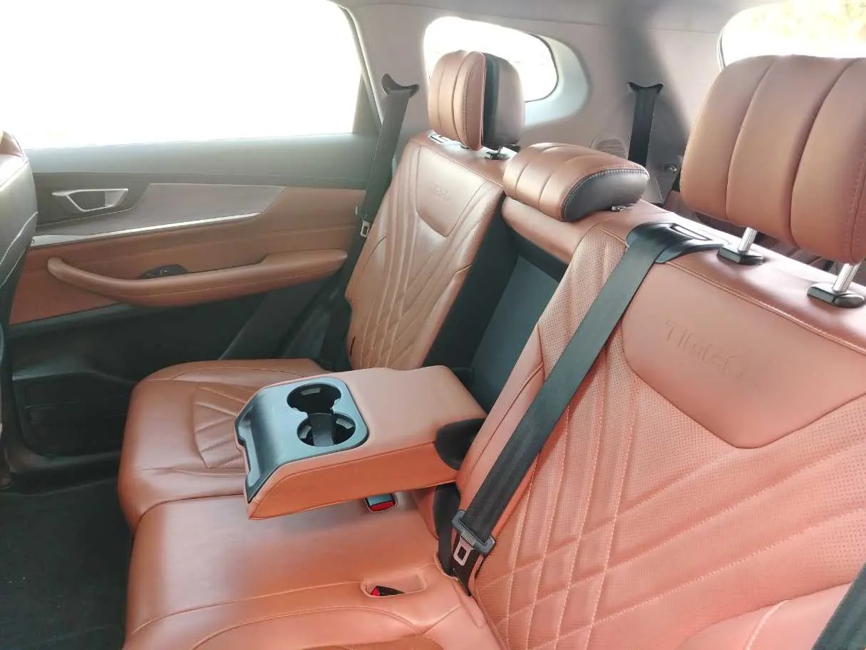 Car image 16