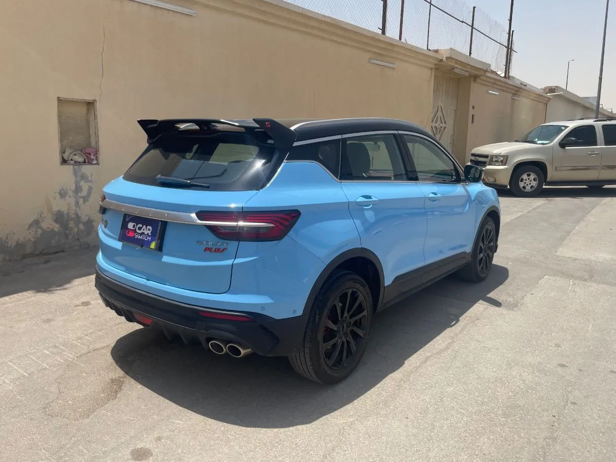 Car image 4