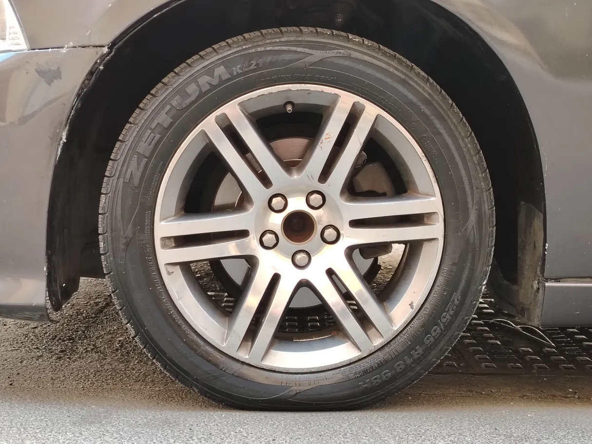 Car image 10