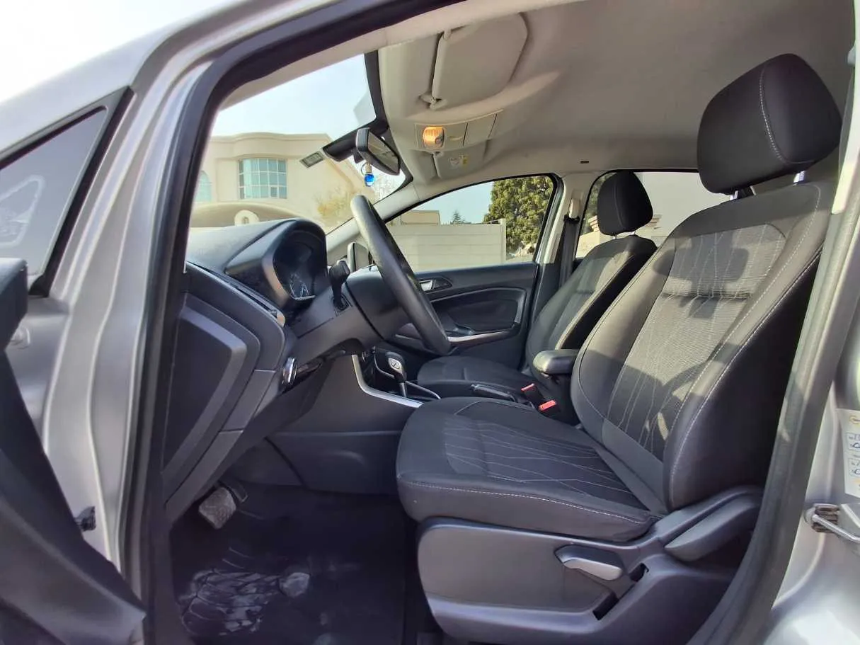 Car image 12