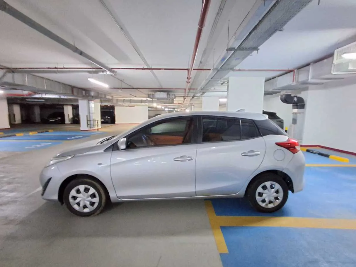 Car image 8