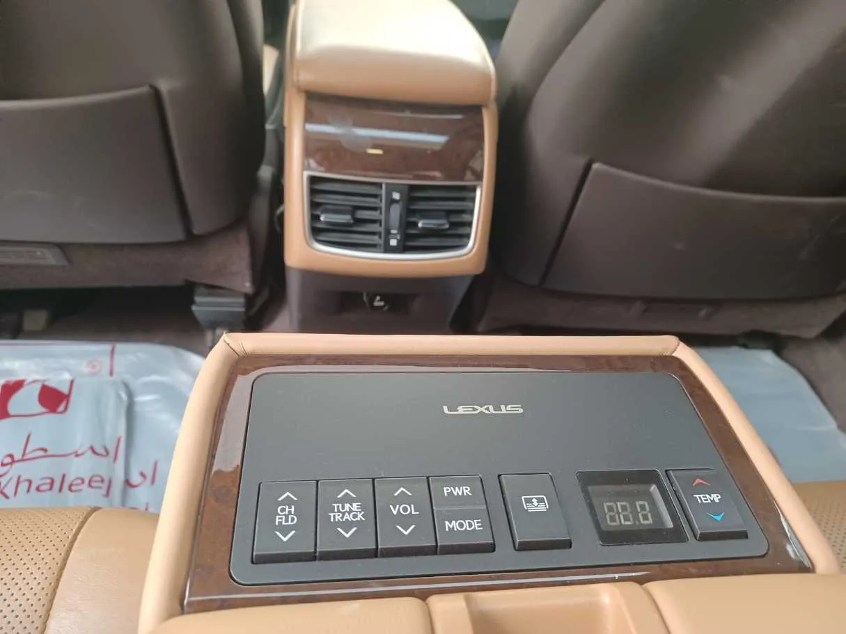 Car image 23