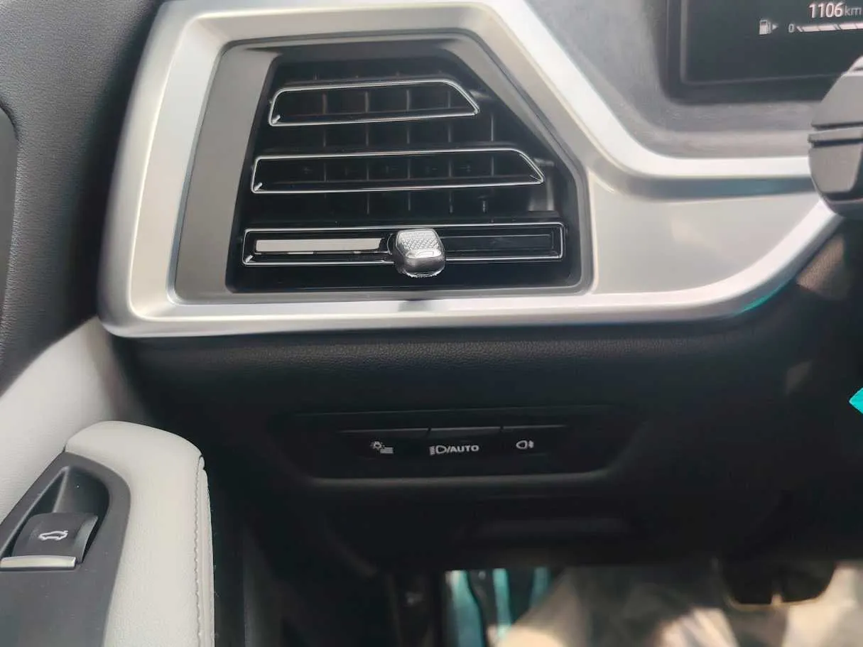 Car image 31