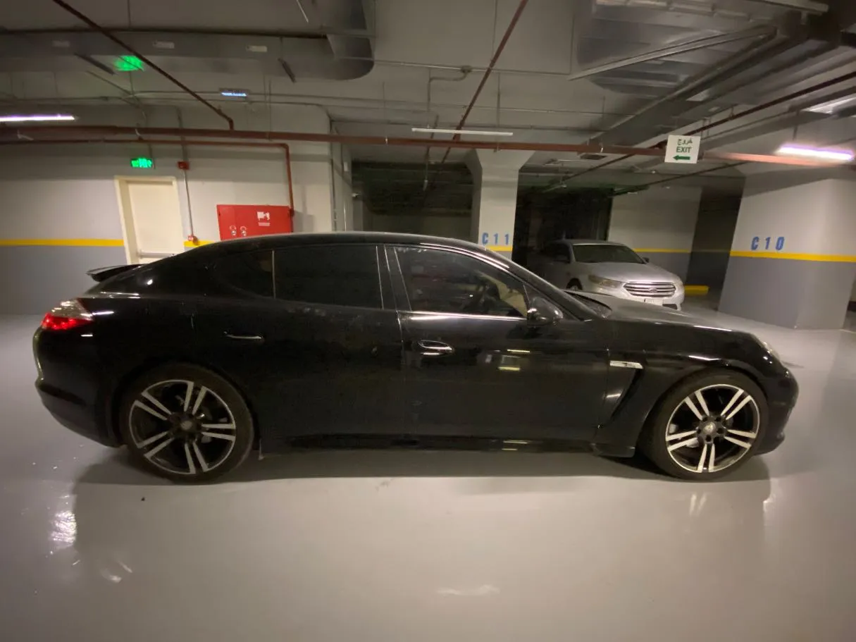 Car image 4