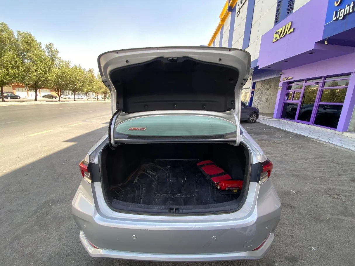 Car image 17