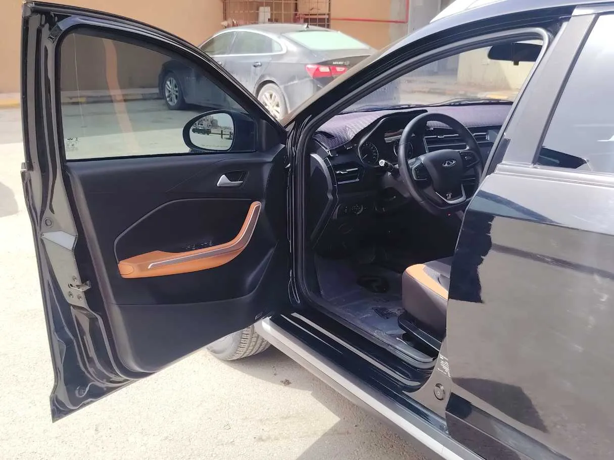 Car image 12