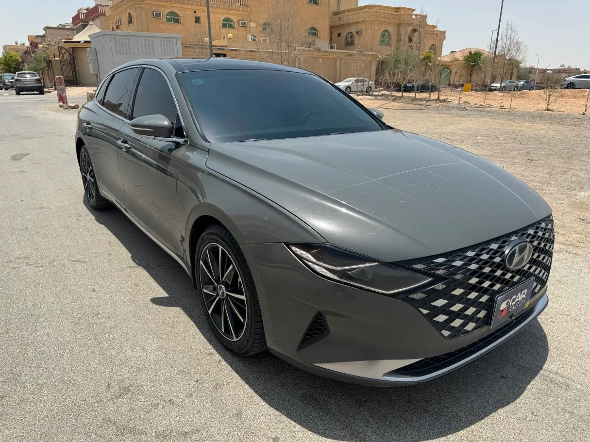 Car image 3