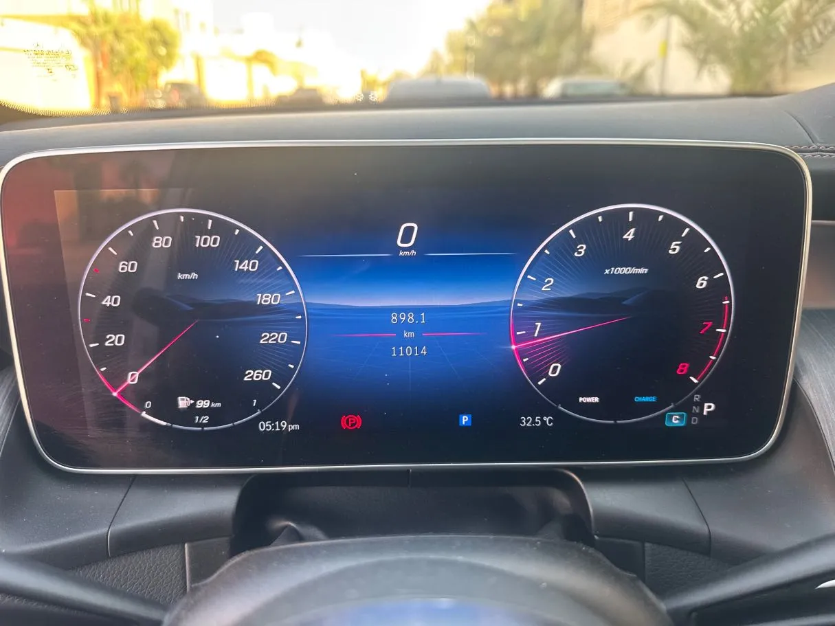 Car image 18