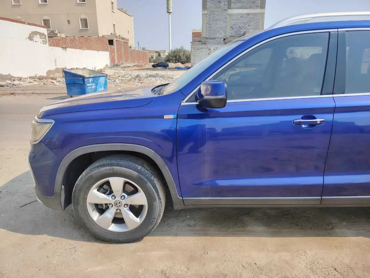 Car image 9