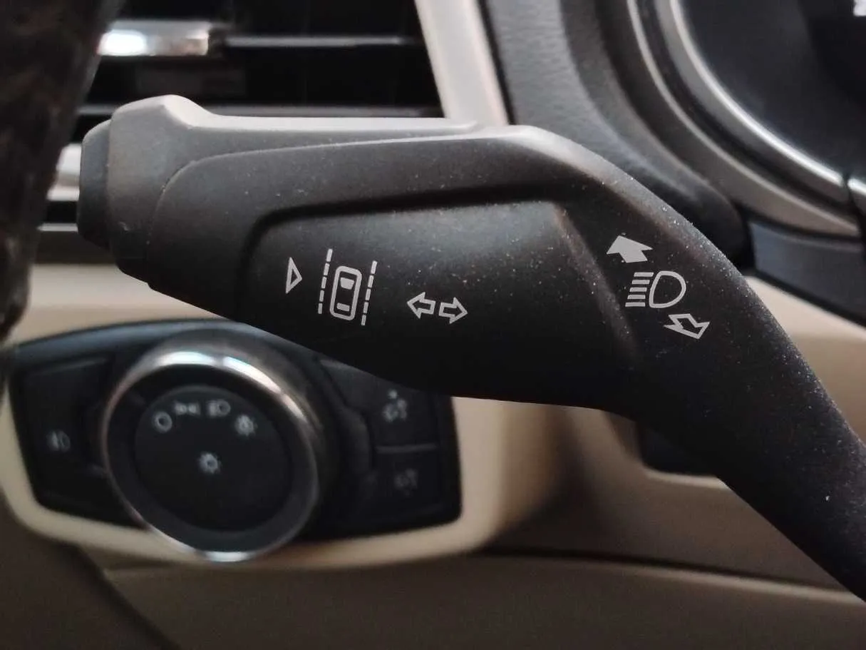 Car image 30